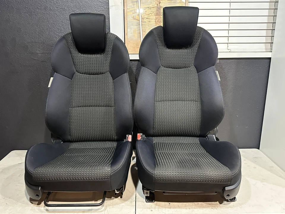 Par de asientos delanteros de tela izquierdo y derecho Hyundai Genesis COUPE 09-12 Foto 1 de 4