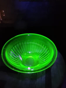 Cuenco mezclador acanalado verde uranio Hazel Atlas vintage de 8" - Imagen 1 de 4