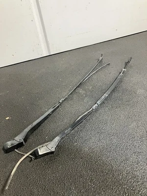 Brazos limpiaparabrisas Corvette C4 1985 Foto 1 de 4