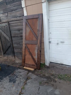 Puerta estilo granero rústica de madera maciza y metal corrugado para puerta de 32" x 80 Foto 1 de 3
