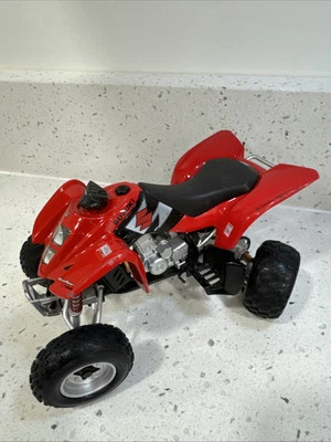 Welly Suzuki Quadsport Die Cast Modelo Suzuki Ozark Z400 / -62183 Rojo Foto 1 de 4