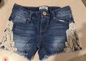 Girls Mudd Denim Jean Shorts With Lace Detail Size 7 - Picture 1 of 5