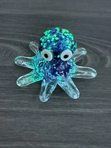 Pisapapeles Dynasty Gallery Blue Glow in the Dark Glass Pulpo, vidrio soplado a mano - Imagen 1 de 13