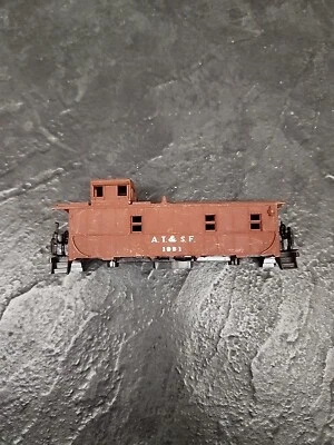 HO Scale Train Car ATSF 1951 CABOOSE Kaydee COUPLERS AS-IS - Image 1 of 4