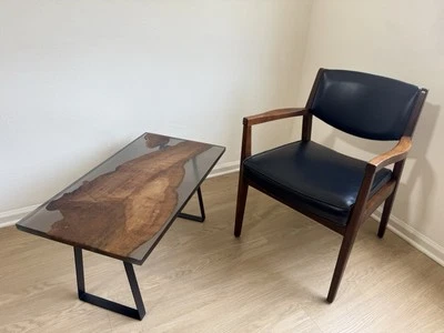 Coffee table - Image 1 of 4