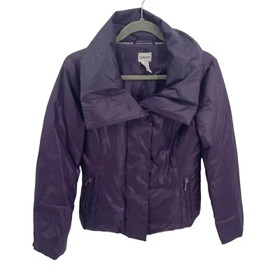 Abrigo acolchado Chico's talla 0 (S) púrpura cuello embudo cremallera chaqueta a presión bolsillos Foto 1 de 3
