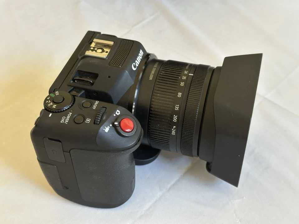 Canon XC10 PAL 4k professional video camera - Image 1 of 3