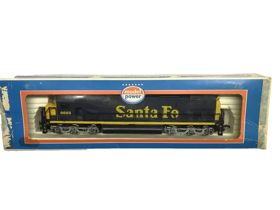 HO Model Power Alco C628 Santa Fe 6682 Powered In Box Tested Runs Great - Image 1 of 4
