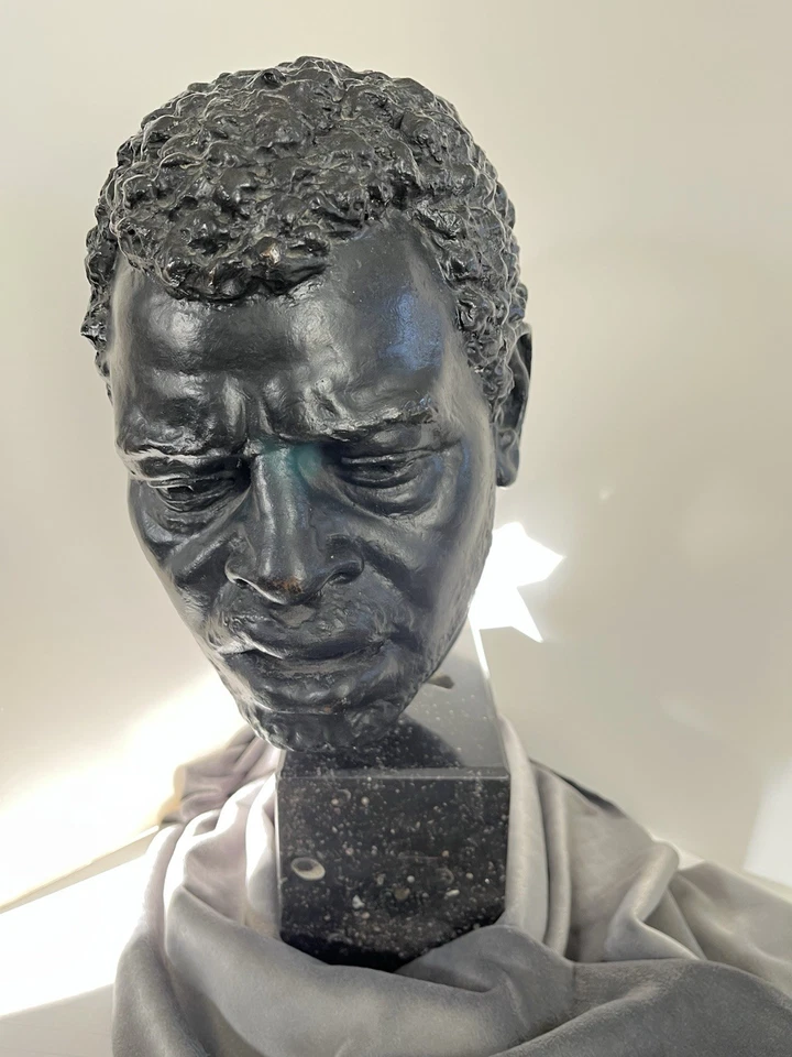 Escultura de bronze 1881 Cabeza de Esclavo Francisco Cafferatta - Itália/Argentina - Imagem 1 de 4