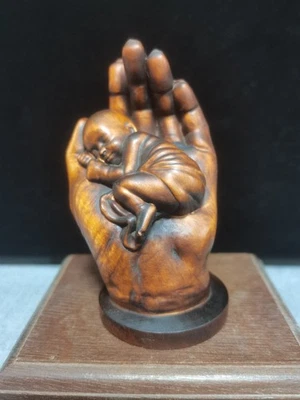 BY211 - 8X4X4.8 CM Boxwood Figurine Carving - Little Boy Monk in Hand - Image 1 of 4