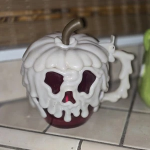 Disneyland Red Poison Apple Mug Cup Halloween Coffee Stein Snow White Flip-Top - Picture 1 of 6