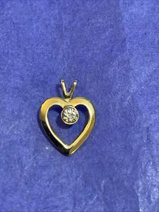 10K Gelbgold gefüllt Baguette Herz Anhänger - Bild 1 von 7