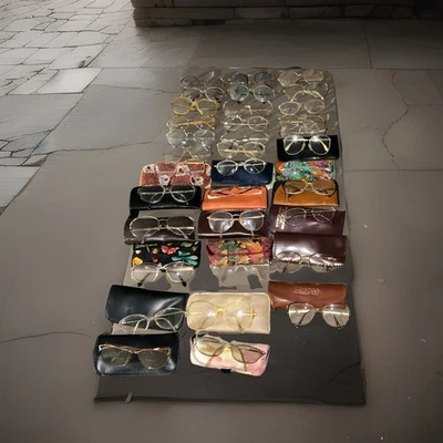 Lote De 36 Anteojos y Gafas De Sol De Colección Metal Plástico Para Mujer con 19 Estuches Foto 1 de 4