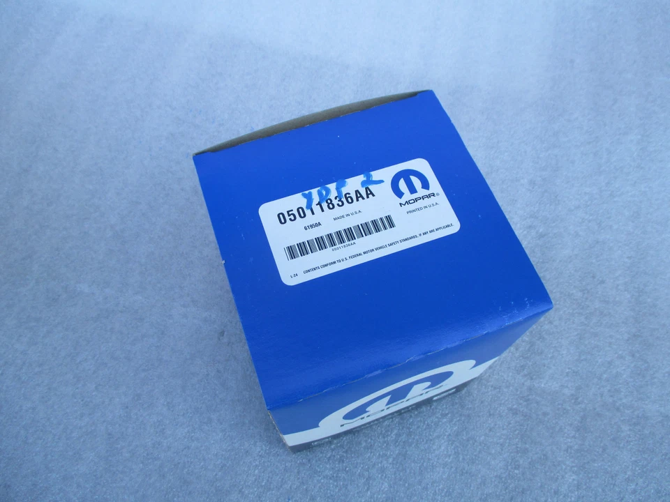 克莱斯勒 Sebring 空气过滤器全新正品 Oem Mopar 05011836AA 2001 - 2006 — 第 1/4 张图片