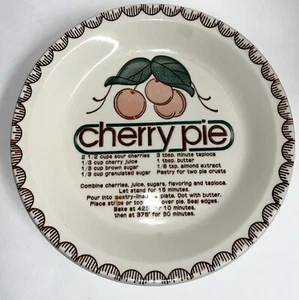 Plato de pastel vintage Mount Clemens cerámica cereza 10,5" con receta hecha en Japón - Imagen 1 de 2