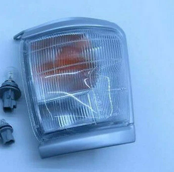 PASSENGER SIDE FRONT INDICATOR LIGHT PARK LIGHT SILVER FOR TOYOTA HILUX 97/01 - image 1 of 3