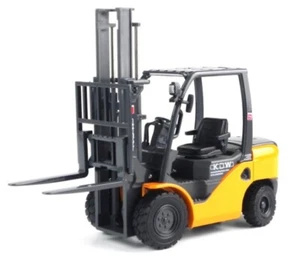 DIE CAST FORKLIFT MODEL - 1:20 SCALE - YELLOW - DETAIL CONSTRUCTION - COLLECTORS - Picture 1 of 7