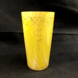 Vaso de jugo antiguo bohemio amarillo abigarrado y esmaltado en oro de 3 7/8" - Imagen 1 de 11