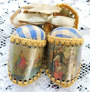 VINTAGE HANDGEFERTIGTES RELIGIÖSES HÄNGENDES NADELKISSEN oder WEIHNACHTSSCHMUCK - Bild 1 von 5