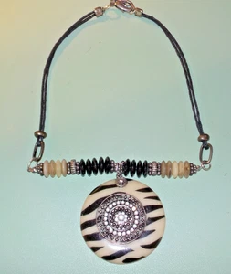 Vintage Zebra Print Necklace with Stone Detail - Very Nice! - Picture 1 of 10