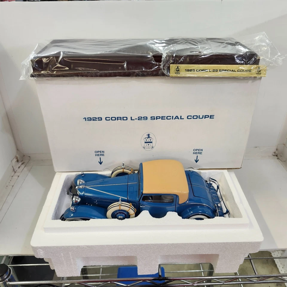 Franklin Mint 1929 Cord L-29 Special Coupe Die Cast w/Wooden Base 1/18 - Image 1 of 1