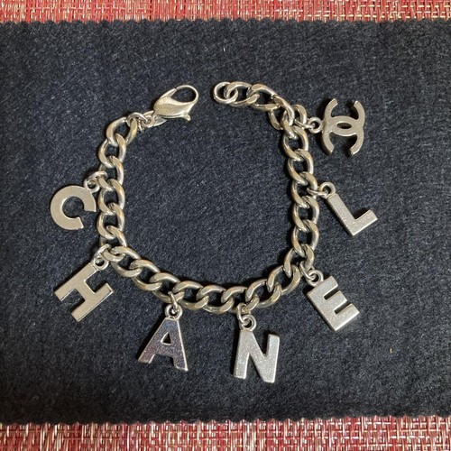 Bracciale CHANEL CC Logo Charm Catena Colore Argento Vintage dal Giappone con Scatola