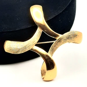 Givenchy Vintage Brooch Sculptural Gold Tone Abstract Ribbon-Like Classy - Picture 1 of 7
