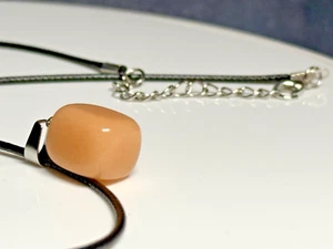 Pendant Red Aventurine Natural Stone Leather Strap Jewellery 6.38g - Picture 1 of 6