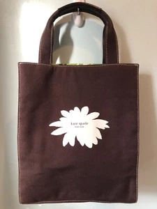 Borsa Kate Spade in pelle marrone tela ~ tasca interna con zip ~ fiore ~ NUOVA - Foto 1 di 12