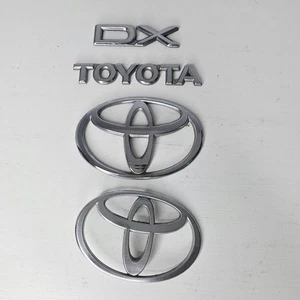 Toyota Corolla DX 1988-1989-1990-1992 emblema maletero trasero OEM - Imagen 1 de 5