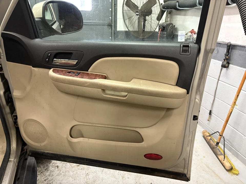 Front Door Trim Panel CHEVY TAHOE Right 07 08 - Изображение 1 из 1
