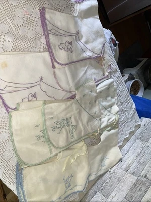 Vestido de dormir vintage de flanela bordado à mão para bebê ou boneca off white - Imagem 1 de 4