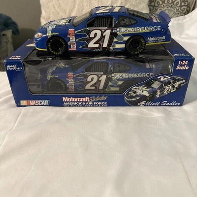 Lote de 2 NASCAR ELLIOTT SADLER #21 U.S. AIR FORCE 1/24 Team Calibre Foto 1 de 2