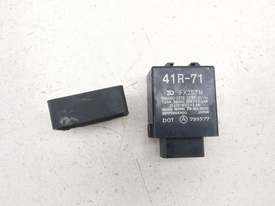 Relé intermitente de señal de giro RR 81-97 Yamaha Virago XV750 (típicamente debajo del asiento) Foto 1 de 4