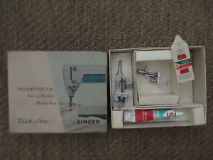 Máquina de coser Singer de punto recto modelo 604 accesorios táctiles y de costura en caja - Imagen 1 de 7
