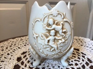 Vntg Lefton Cracked Egg 3 Footed Vase W/ Cherubs Victorian Easter Love Valentine - Picture 1 of 6