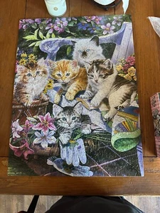 Masterpieces Jenny Newland 750pc Puzzle PURRFECT GARDEN BUDDIE - Cats 18X24 - Picture 1 of 2