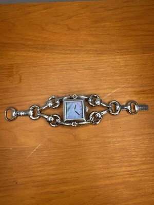 Reloj de cuarzo Gucci 116.5 Signoria azul madreperla de acero inoxidable para dama Foto 1 de 4