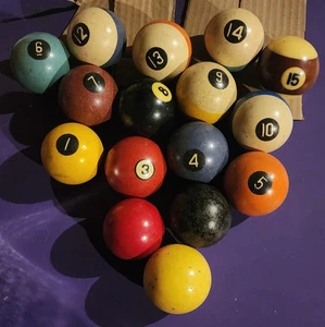 Vintage Bakelit Poolkugeln 16 insgesamt einige sind nicht nummeriert  - Bild 1 von 2