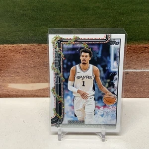 2025-26 VICTOR WEMBANYAMA TOPPS HOLIDAY #SSB-VW SP COOKIE BACK VARIATION Spurs - Picture 1 of 2