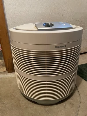 Honeywell Portable True HEPA Air Purifier 390 sq ft - White, 50250-S, used - Image 1 of 2