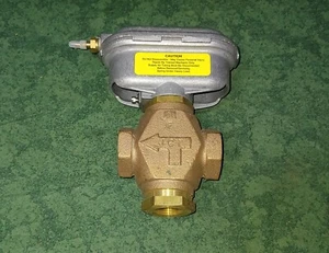 Actuador de válvula Johnson Controls V-3801-8001 con válvula de latón (45066 G6) - Imagen 1 de 6