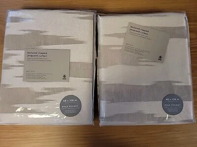 Juego de 2 cortinas de jacquard recortadas texturizadas West Elm 48"x108" Foto 1 de 4