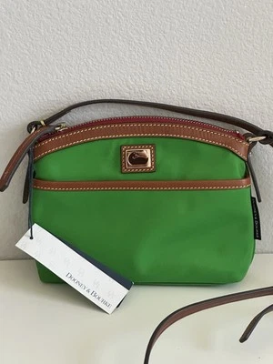 🆕 Cartera Dooney & Bourke, Bolso Bandolera — Kelly Verde Nylon Foto 1 de 4