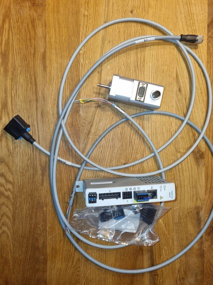 Festo Antriebspaket CMMT  | EMMS-ST | Kabel Und Stecker - Bild 1 von 4