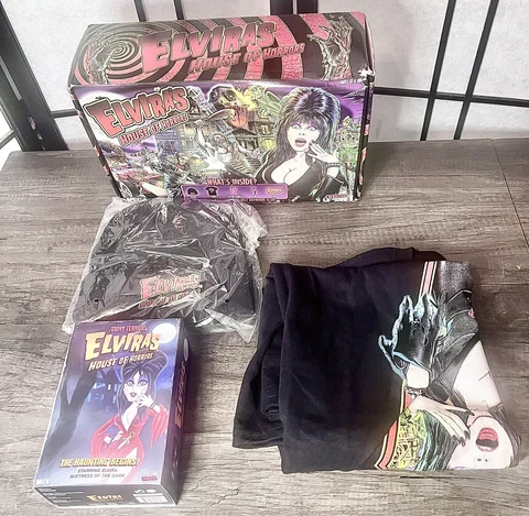 New Elvira’s House Horrors Neca Box With Exclusive Items (XL T-Shirt) *missing* Cover