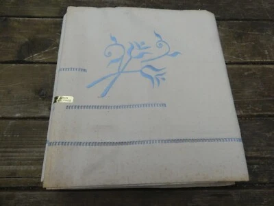 Drap ancien brodé 220X300 coton broderie bleu traces de stockage rousseurs - Photo 1/4
