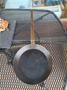 Eisenpfanne geschmiedet 28cm,3 cm hoch,robust - Bild 1 von 1