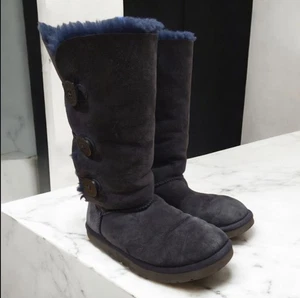 UGG Australia Bailey Button Triplet Leder Lammfell Stiefel Größe 8 US blau - Bild 1 von 9