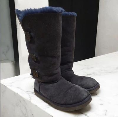 UGG Australia Bailey Button Triplet Leder Lammfell Stiefel Größe 8 US blau - Bild 1 von 4
